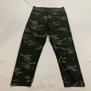 Good American Size 2 M Medium Green Camouflage Crop Leggings Athletic